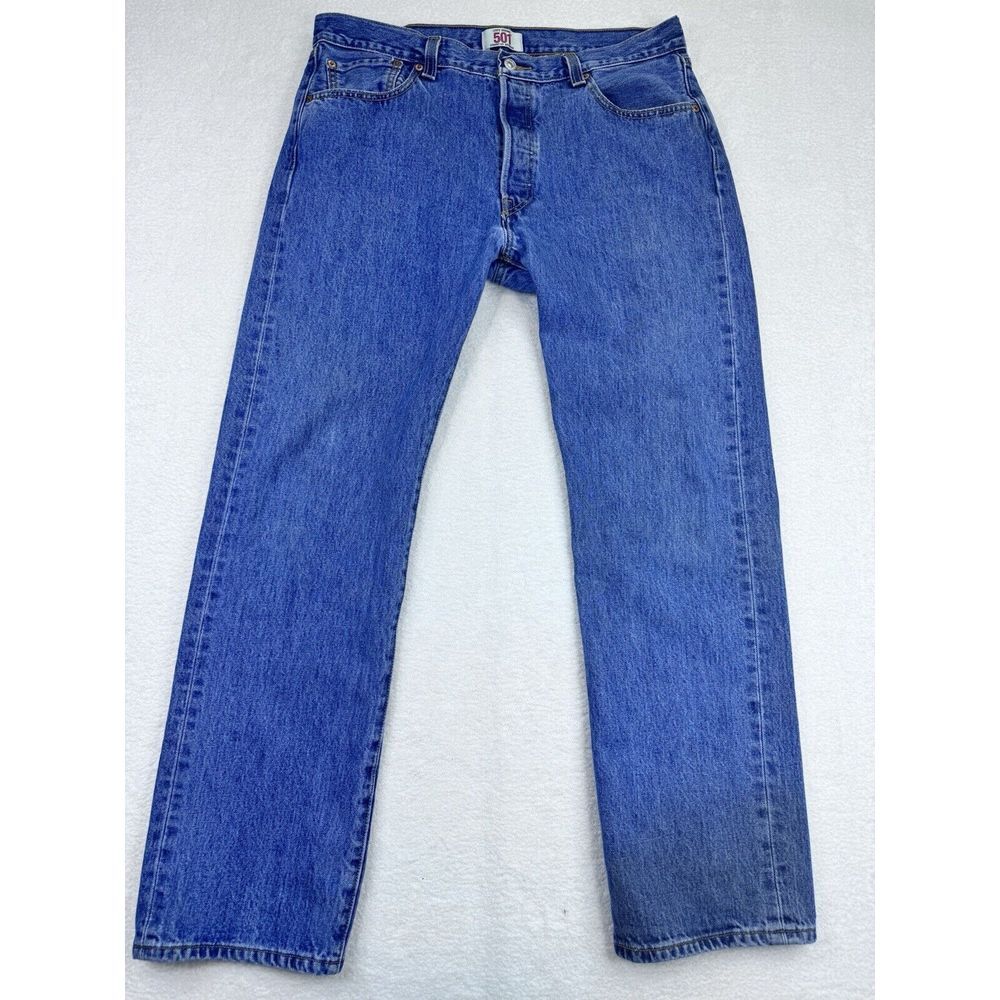 Levis 501 Jeans Men Med Wash Straight Leg Button Fly 36Wx32L.